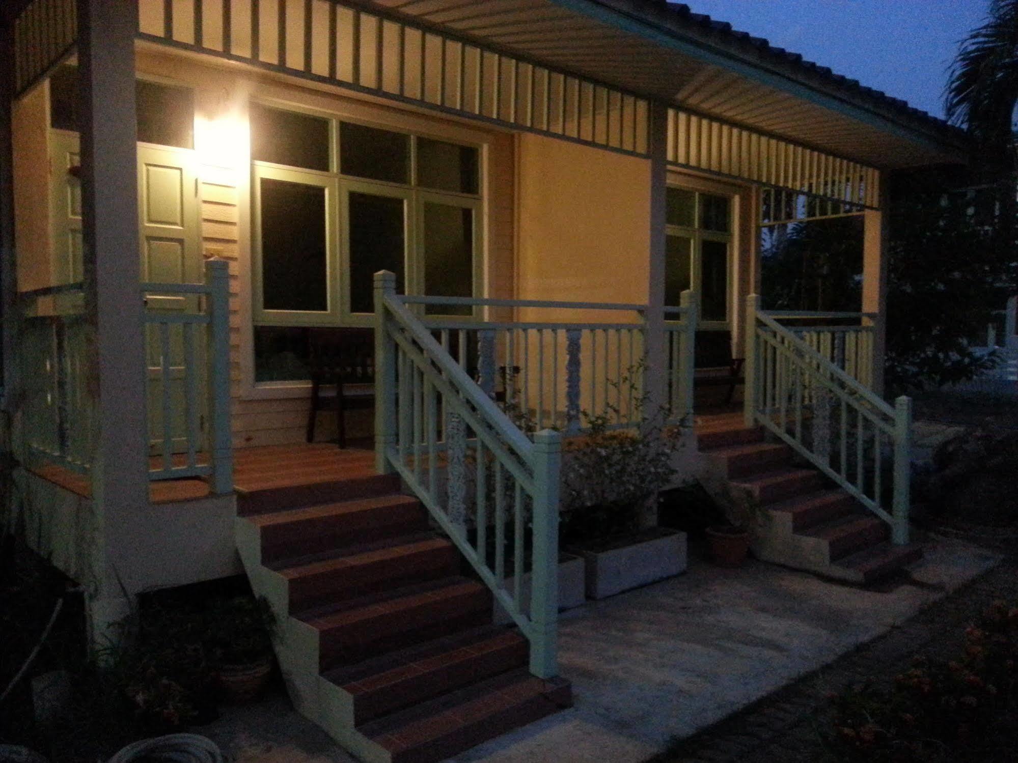 Bamboo House Kanchanaburi Exterior foto
